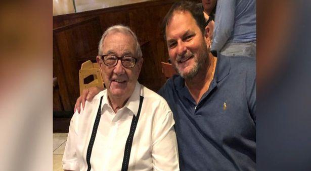 Pandemiyle mücadele eden  doktor baba- oğul COVİD-19 nedeniyle hayatını kaybetti 
