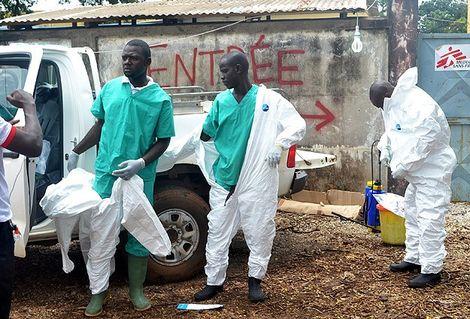Ebola aşısı Afrika'da başladı ama insanlar şüpheli