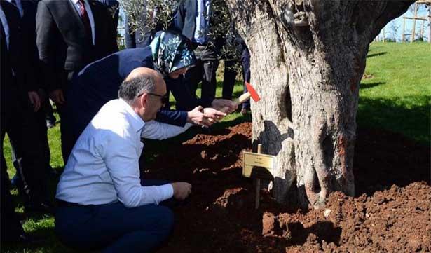 Müezzinoğlu'ndan eşine evlilik yıl dönümü hediyesi