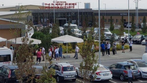Pandemi hastanesinin önünde Covid-19 testi kuyruğu