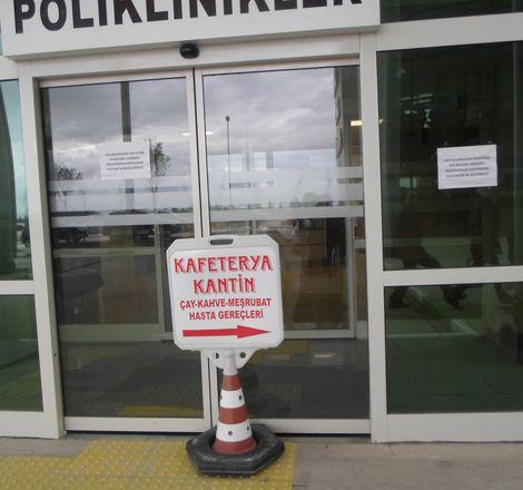 Polikliniklerin giriş kapısı kantin işlemiyor diye değiştirildi!