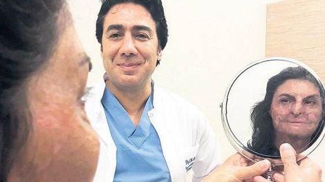 Prof. Dr. Mehmet Mutaf hastaya kendi dokusundan göz kapağı yaptı