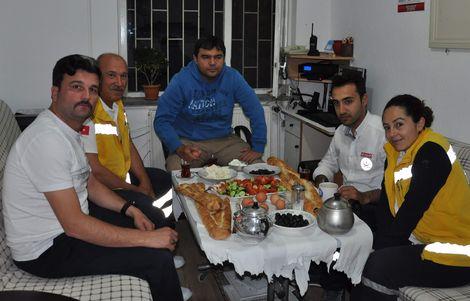Kaymakam,  112 çalışanları ile birlikte sahur yaptı