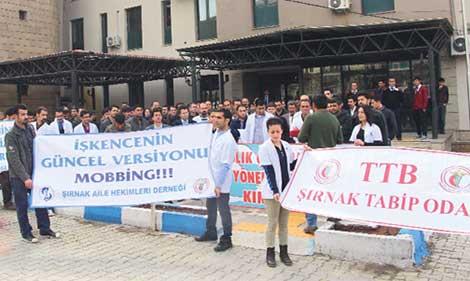 Sözleşmesi feshedilen doktor Acil Serviste