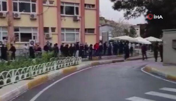 Hastanede, dip dibe test kuyruğu...