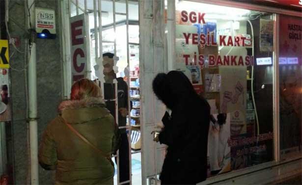 Bu fotoğraf dün gece saat 00.45 de bir eczanede çekildi