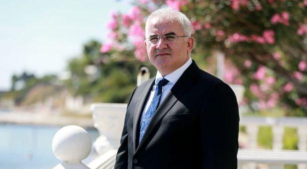 Koronavirüse yakalanan profesör kendi kendini tedavi etti