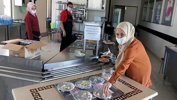 Hastaneden sosyal mesafeye 'sarımsaklı' önlem