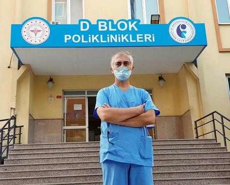 Koronavirüsü atlatarak ölümden dönen doktor isyan etti: Hastane çevresinde bile maskesiz dolaşıyorlar salgın böyle bitmez!