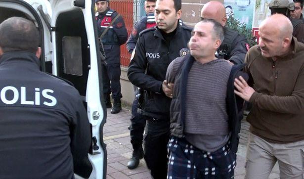 ''Koronavirüslüyüm'' dedi, polislere tükürdü