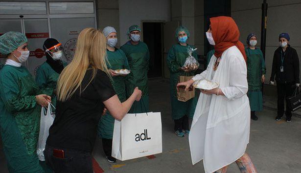 Anneler ev yemeği yaptı, Pandemi doktorlarına gönderdi