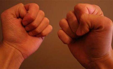 Öğrenirken sağ, hatırlarken sol yumruk