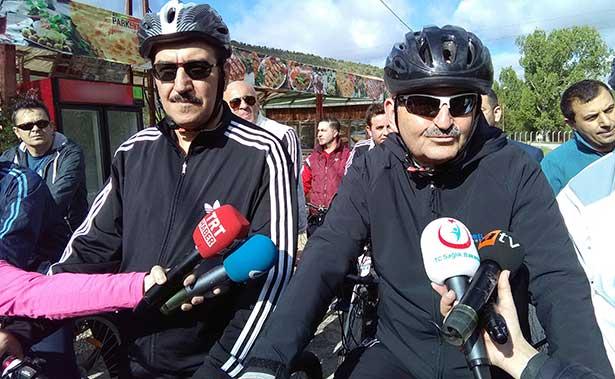 Sağlık Bakanı bisikletle tur attı!