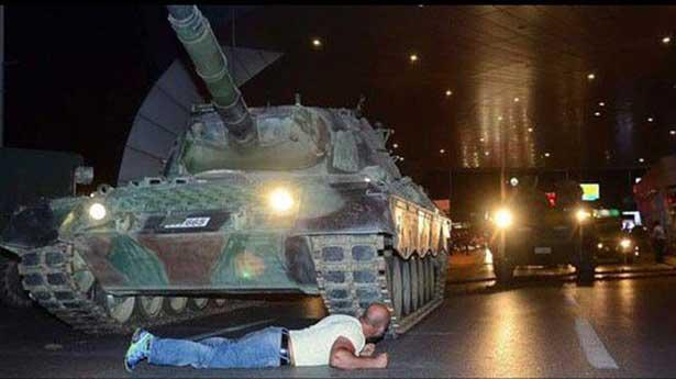 Tankın önüne yatan kahraman adam bir doktor!