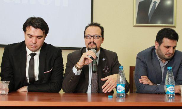 Ege Tıptan önemli başarı: İzsiz tiroid ameliyatı ilk kez Azerbaycan'da gerçekleştirildi