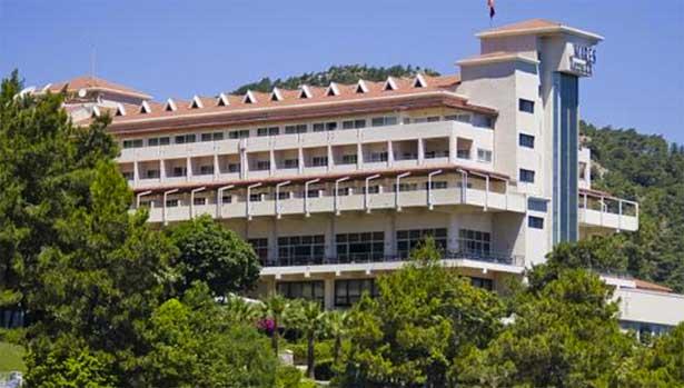 Darbeciler sağlık ekiplerine de ateş açmış