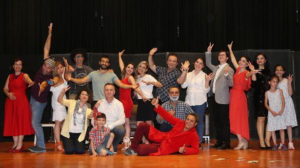 Zonguldak'ta doktorlar ve diş hekimleri sahnede: 'Yav He He Mamoş Üniversitede'
