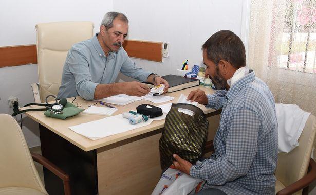 Belediye başkanı hekim, pazar günlerini hastalarına ayırıyor