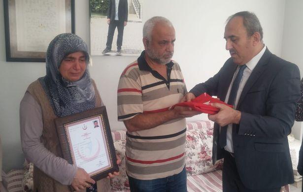 Sağlık görevlisinin 'Şehitlik Belgesi' ailesine verildi