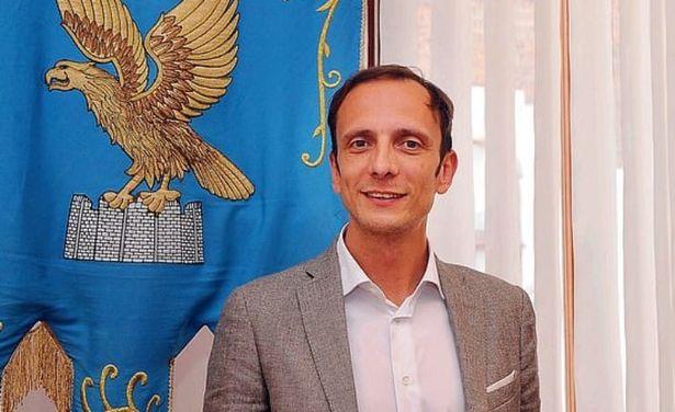 Aşı düzenlemesine karşı çıkan siyasetçi su çiçeği oldu 