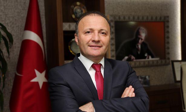 Öğrencinin küfür şikayetine yanıt veren rektör sosyal medyanın gündeminde