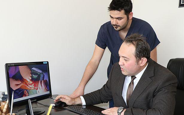 Türk hekimden 1.5 saat süren ameliyatı 15 dakikaya indiren çalışma