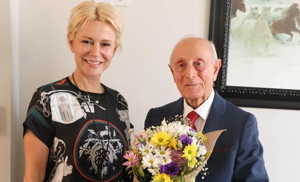 Sağlık Bilimleri Fakültesi Dekanı geçmiş yıllarda öğrencisi olan Rektör ile aynı üniversitede görev yapıyor 