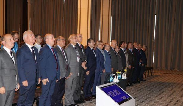 Kongreye ünlü sanatçının konuşması damga vurdu: ' Çok çalışıyorum yaşlanmaya vaktim yok'