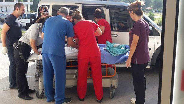 Hastaneye yetiştirilmeye çalışılan kadın acil servis önünde doğum yaptı