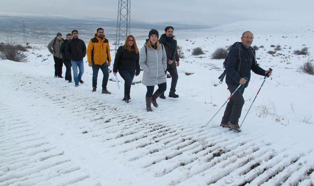 Ağrı'da hekimler 11 bin çocuk için yürüdü: Minik Kalpler Projesi 