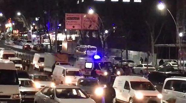 Hatalı şerit değişikliği yapan araç ambulansa kaza yaptırdı