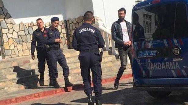 Evde sağlık ekibinin aracı kurşunladı... Araca 4 kurşun isabet etti 