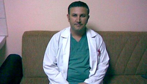 Geçirdiği beyin kanaması sonrası yoğun bakıma alınan doktor yaşam mücadelesi veriyor