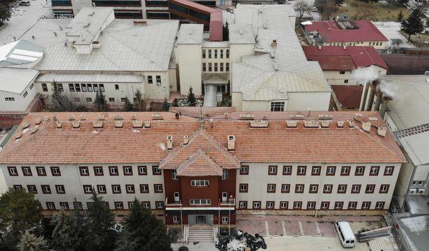 Eski hastane depremzedelere ev oldu