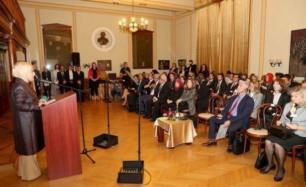 Cumhurbaşkanının eşi doktorlara plaket verdi: 'Başka projeler için ilham kaynağı'