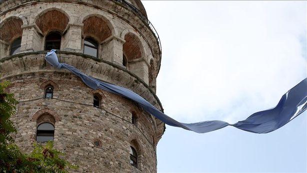 Prostat kanseri farkındalığı için Galata'ya mavi kravat