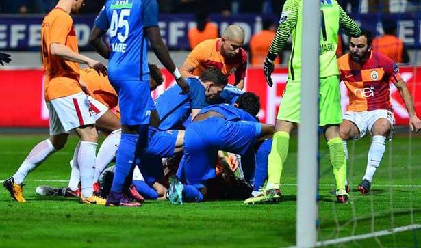 Galatasaraylı Gomis sahada bir anda yere yığıldı, peki Gomis'İn hastalığı ne?