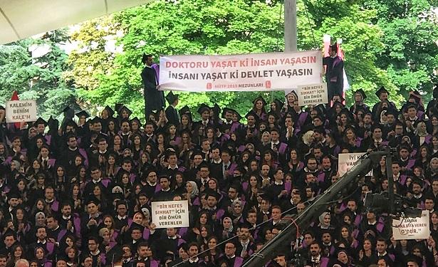 Hacettepe Tıp'tan rekor puan ile mezun oldu... Konuşmasında sağlıkta şiddete isyan etti 