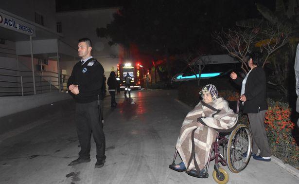 Hastane yangını panik yarattı: Hastalar taşındı 