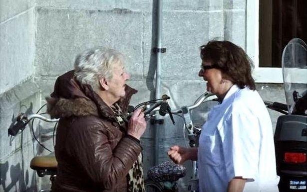 Hekimlerden çarpıcı kampanya: Buyurun kartım, kanser olursanız beni arayın!