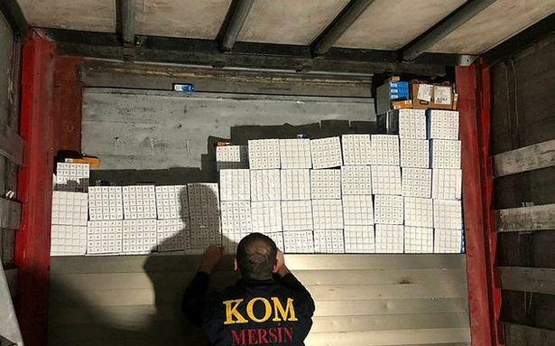 İlaç kaçakçıları Mersin'de yakalandı: 124 binden fazla tablet sprey ve göz damlası ele geçirildi 