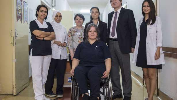 Felç oldu, yılmadı, yılın hemşiresi seçildi