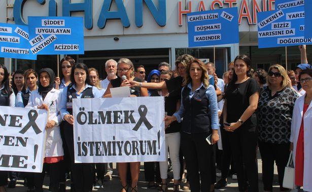 Hastane çalışanları kadına şiddete tepki gösterdi: 'İnsan hakları ihlalidir'
