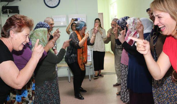 Hasta ve yakınları için moral aktivitesi: Kahkaha yogası 
