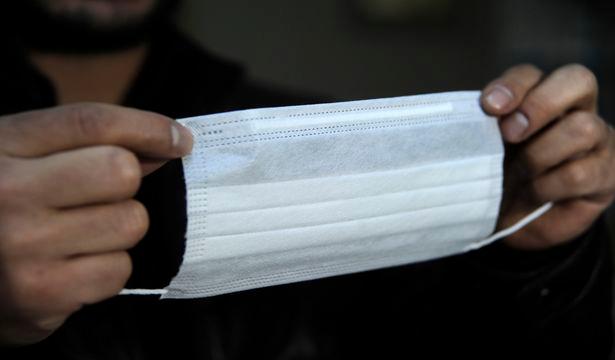 Fransa'da koronavirüsle mücadele eden doktorlardan 'maske yetersizliği' tepkisi