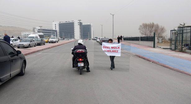 Meram Tıp Fakültesi Hastanesine giden yol 'özel mülk' gerekçesiyle kapandı 