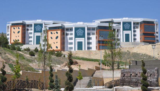 Necmettin Erbakan Üniversitesi Rektörlüğü: 'Vakıftan ya da başka bir üçüncü şahıstan bağış alınmadı'
