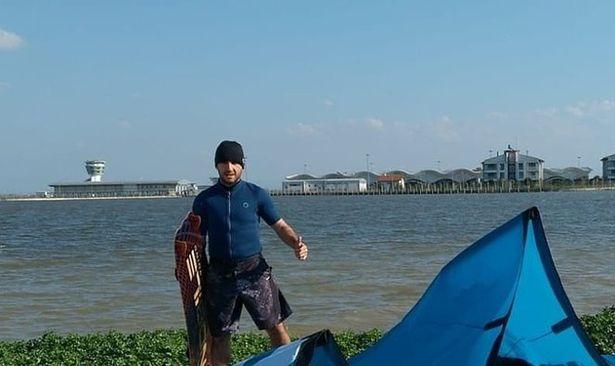 Doktorun sörf tutkusu sosyal medyaya damga vurdu 