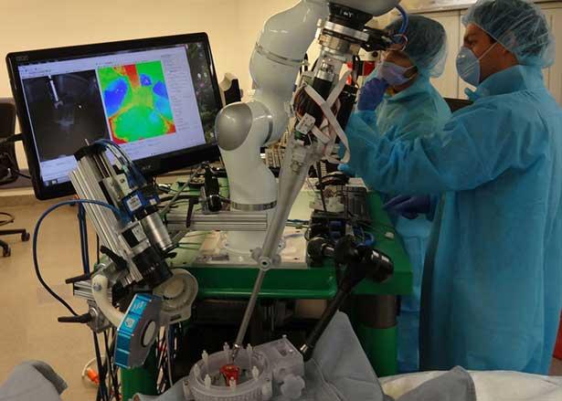 Robotik cerrahi bu kez en zor cerrahi işlemlerden birini yaptı