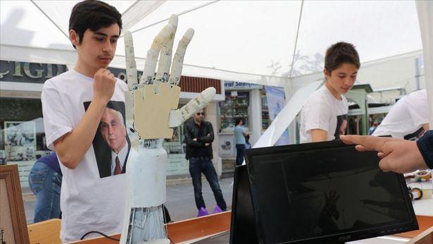 Mimar İzzet Baysal Mesleki ve Teknik Anadolu Lisesi öğrencileri 'robotik kol' geliştirdi